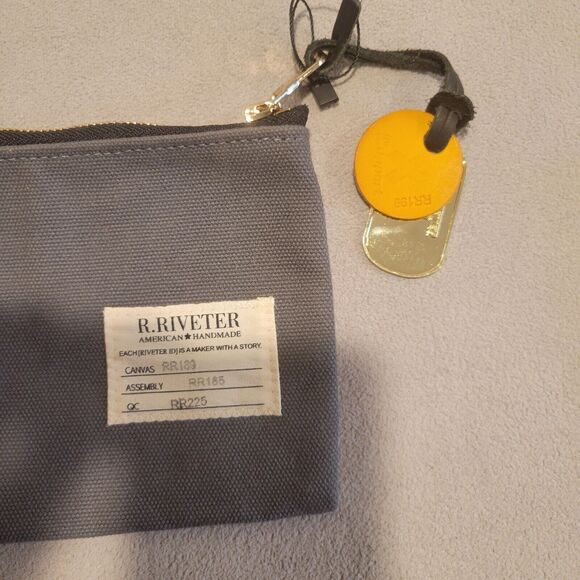 R. RIVETER (YKK) Zippered GRAY Canvas Pouch Ft. Bragg, USA 2019 - Picture 1 of 5